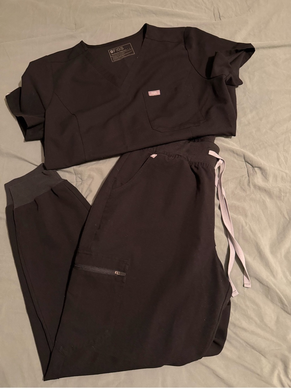 FIGS Black Scrub Set Size Large V-Neck Top & Jogger Pants